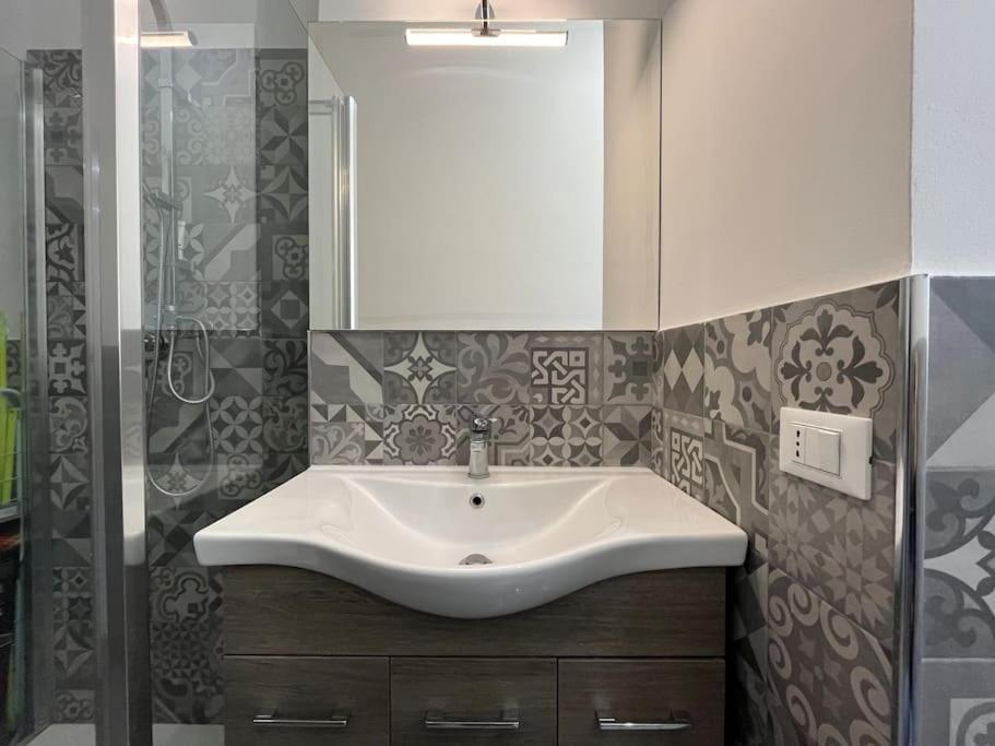 20 Min Duomo *Design Apartment* Milan Luaran gambar
