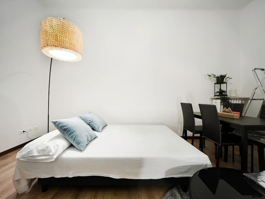 20 Min Duomo *Design Apartment* Milan Luaran gambar